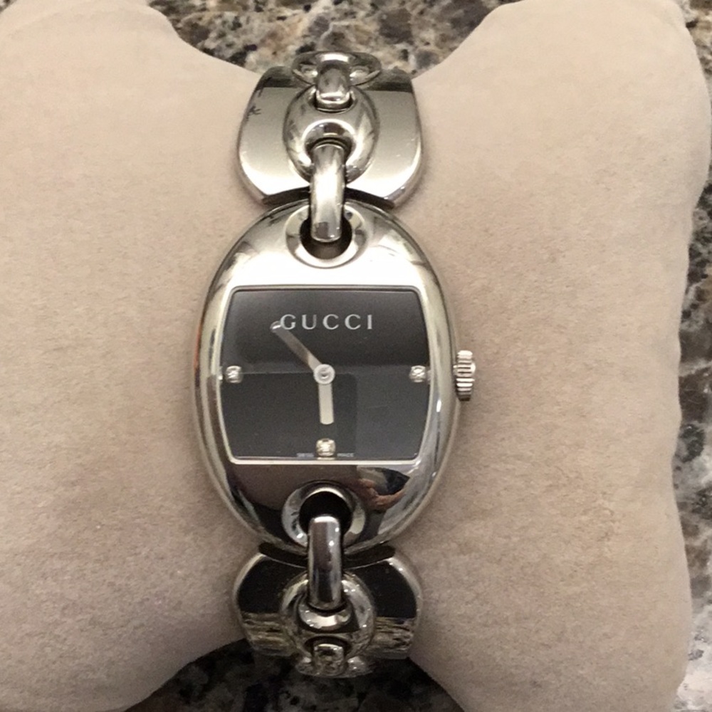 Gucci marine chain watch model 121.3
